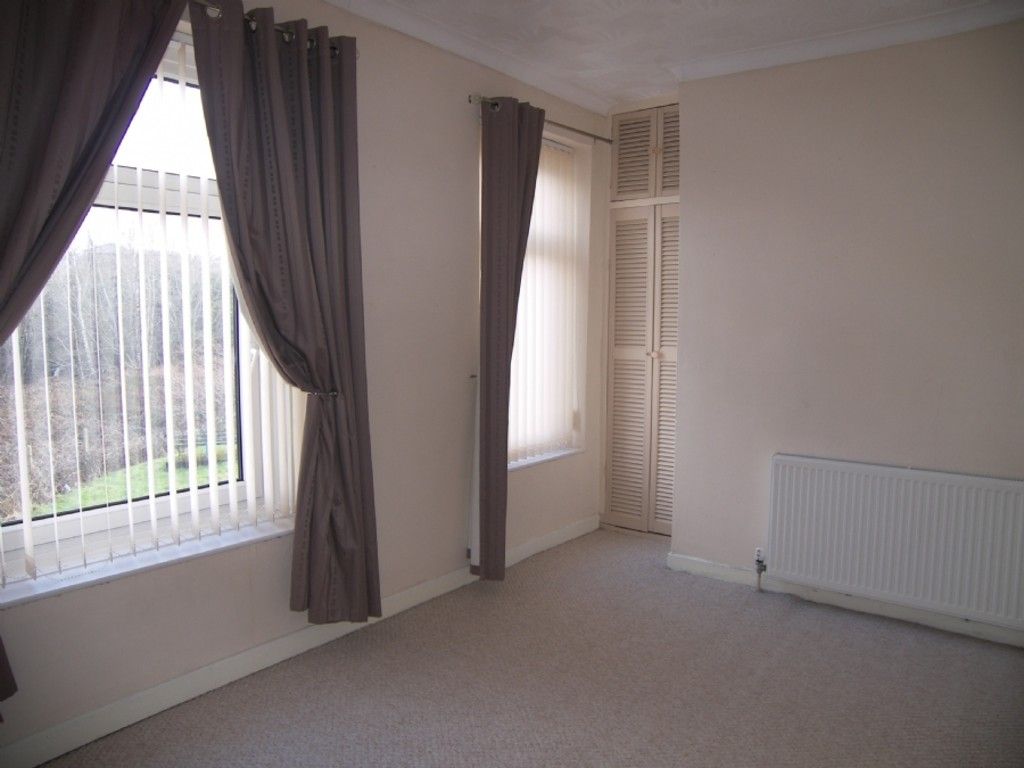 3 bed house to rent in Hill Street, Melincourt 5