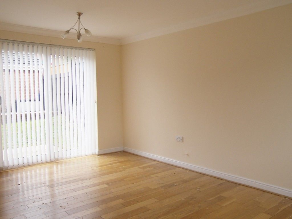 4 bed house to rent in Penrhiwtyn Drive, Neath 2