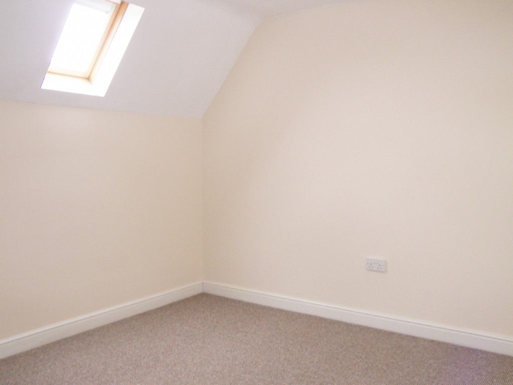 4 bed house to rent in Penrhiwtyn Drive, Neath 12