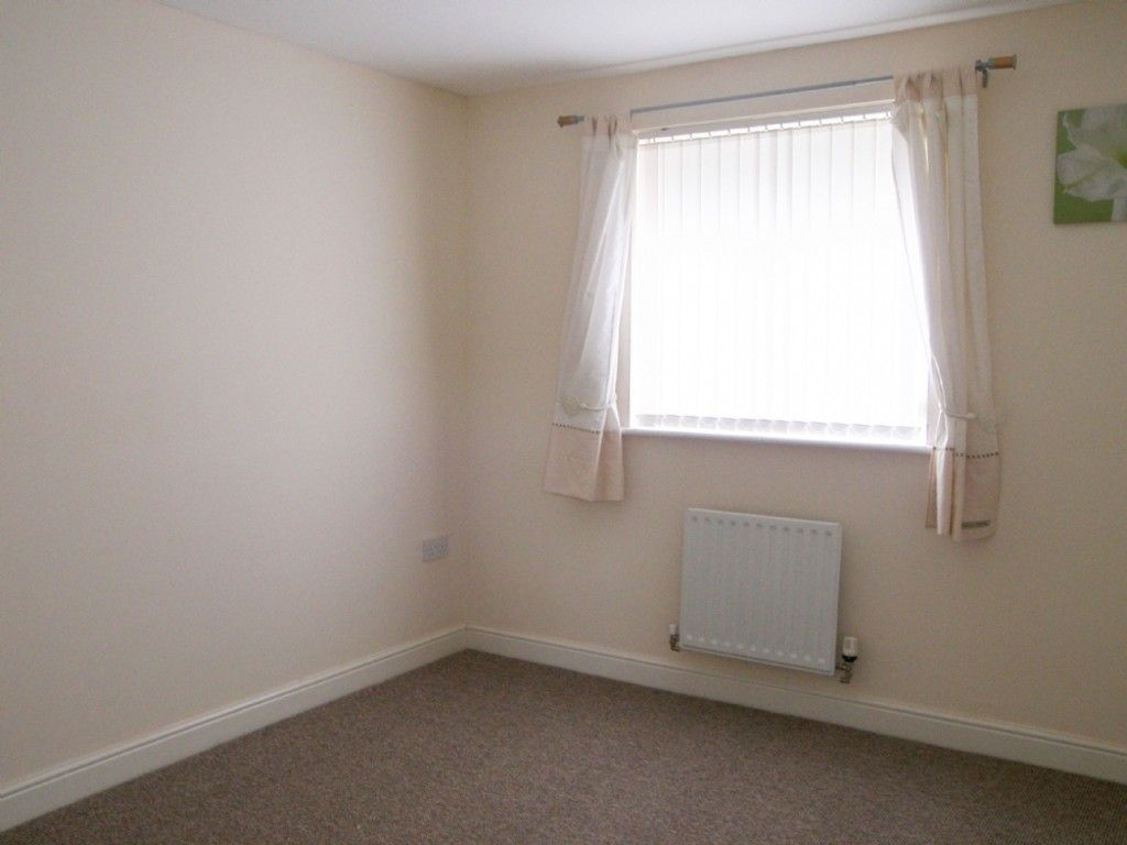 4 bed house to rent in Penrhiwtyn Drive, Neath 10