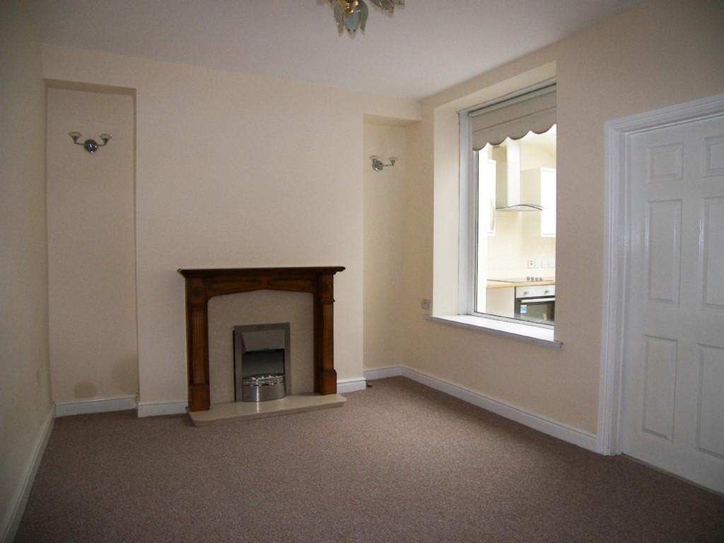 3 bed house to rent in John Street, Resolven 2