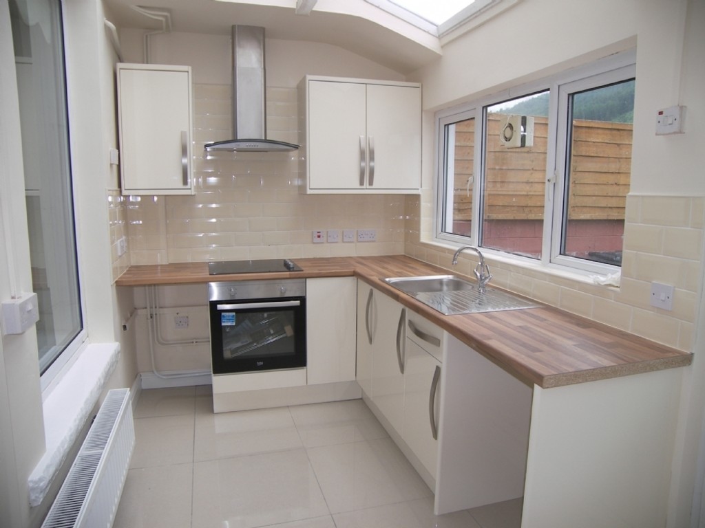3 bed house to rent in John Street, Resolven 4