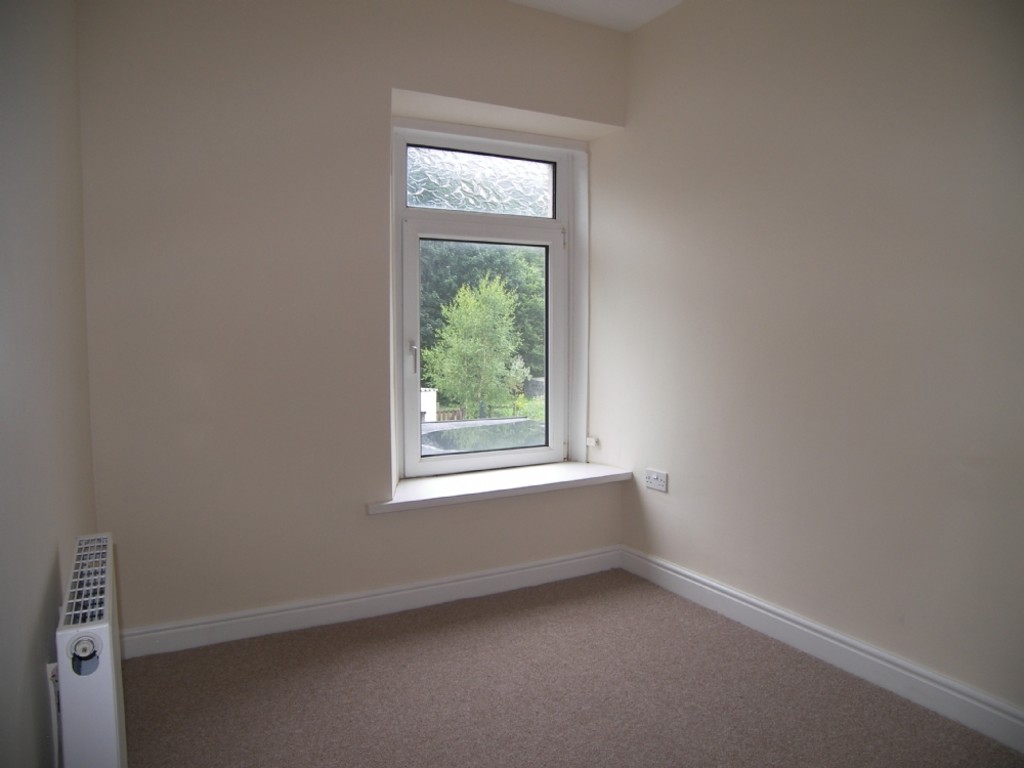 3 bed house to rent in John Street, Resolven 9