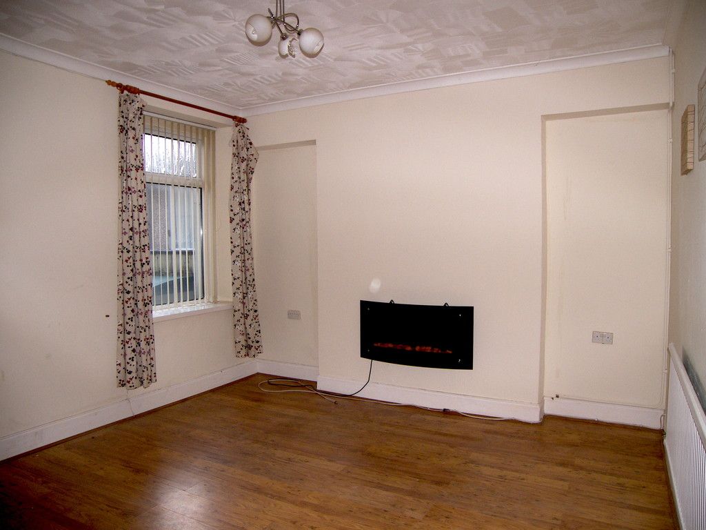 3 bed house for sale in Rugby Road, Resolven 2