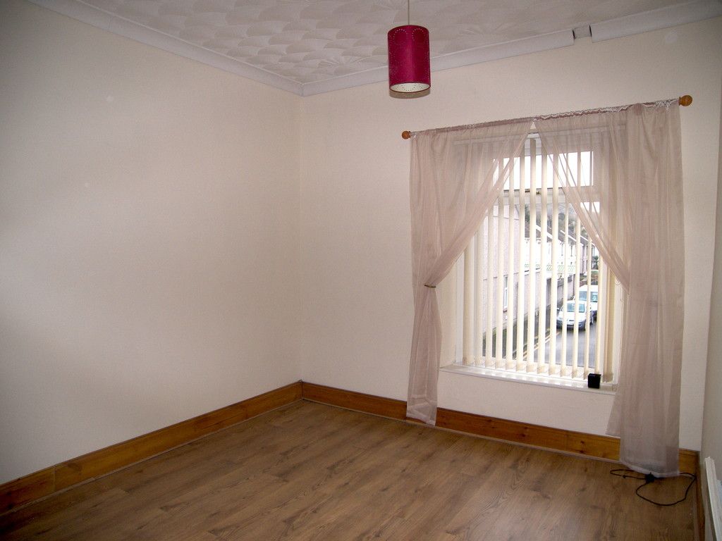 3 bed house for sale in Rugby Road, Resolven 5