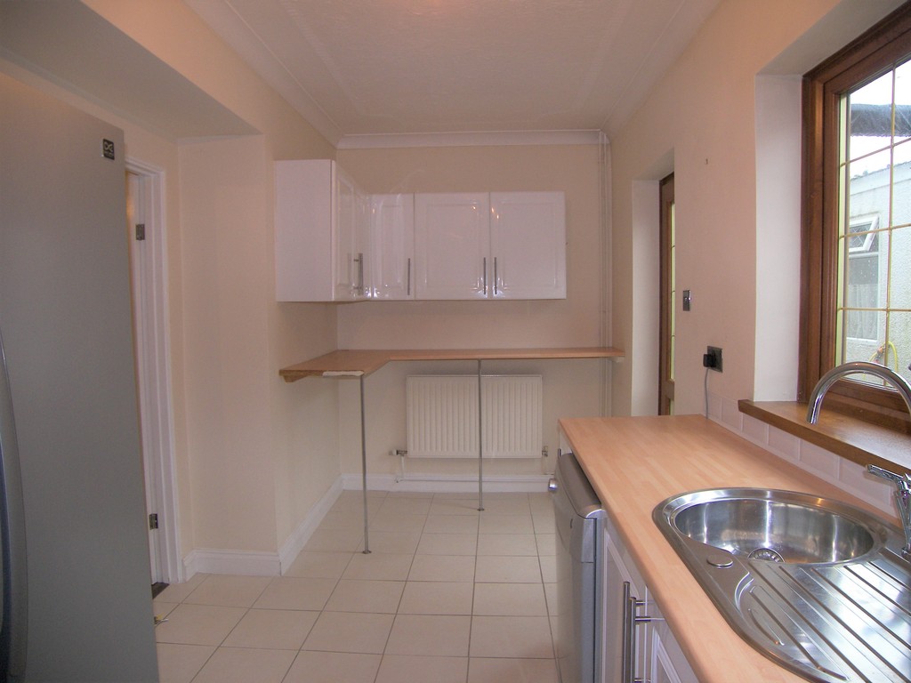 3 bed house to rent in Abergwernffrwd Row, Tonmawr 4