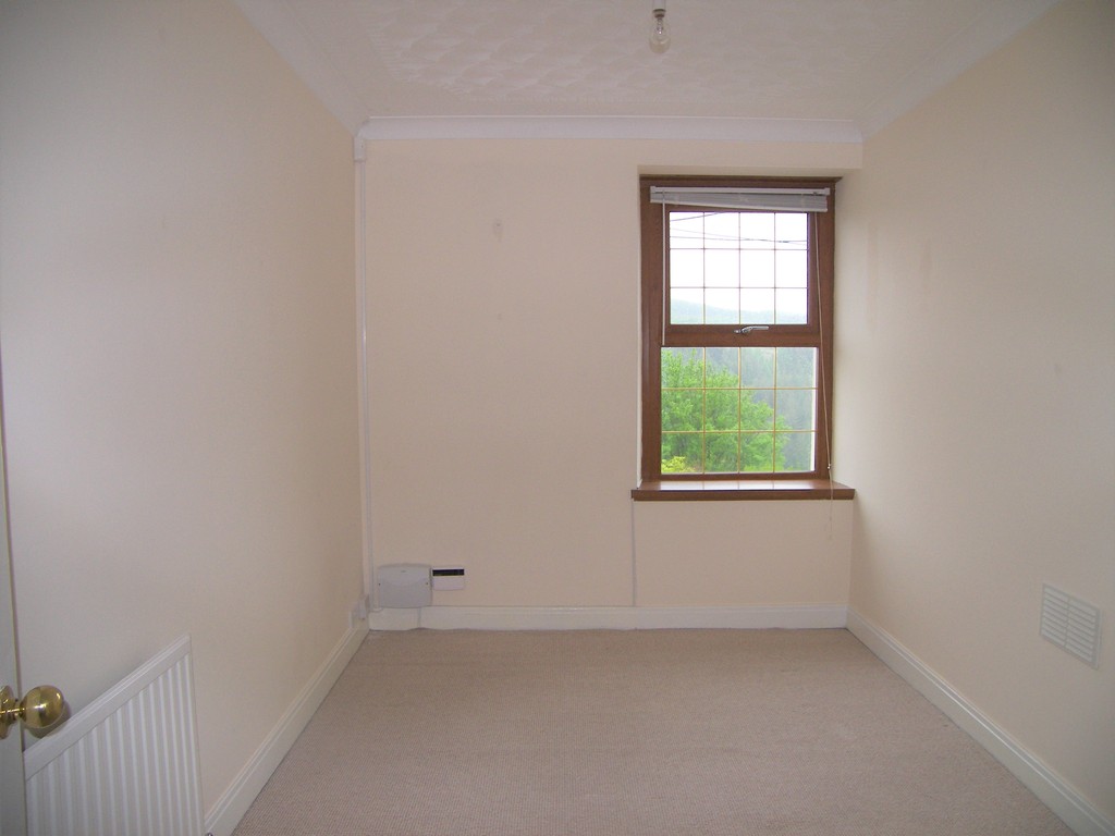 3 bed house to rent in Abergwernffrwd Row, Tonmawr 9