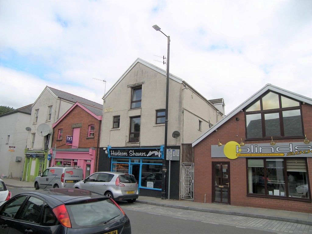 1 bed flat to rent in Croft Road, Neath  - Property Image 1