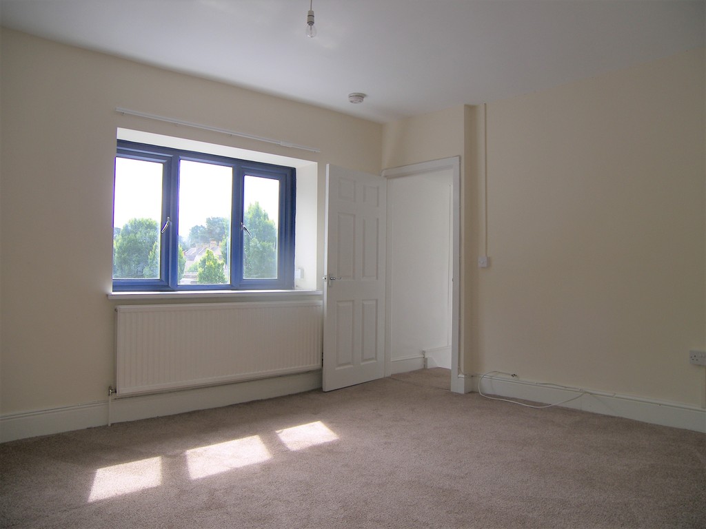 2 bed flat to rent in Gnoll Park Road, Neath 2