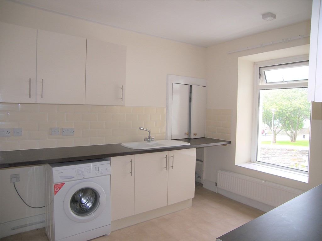 2 bed flat to rent in Gnoll Park Road, Neath 3