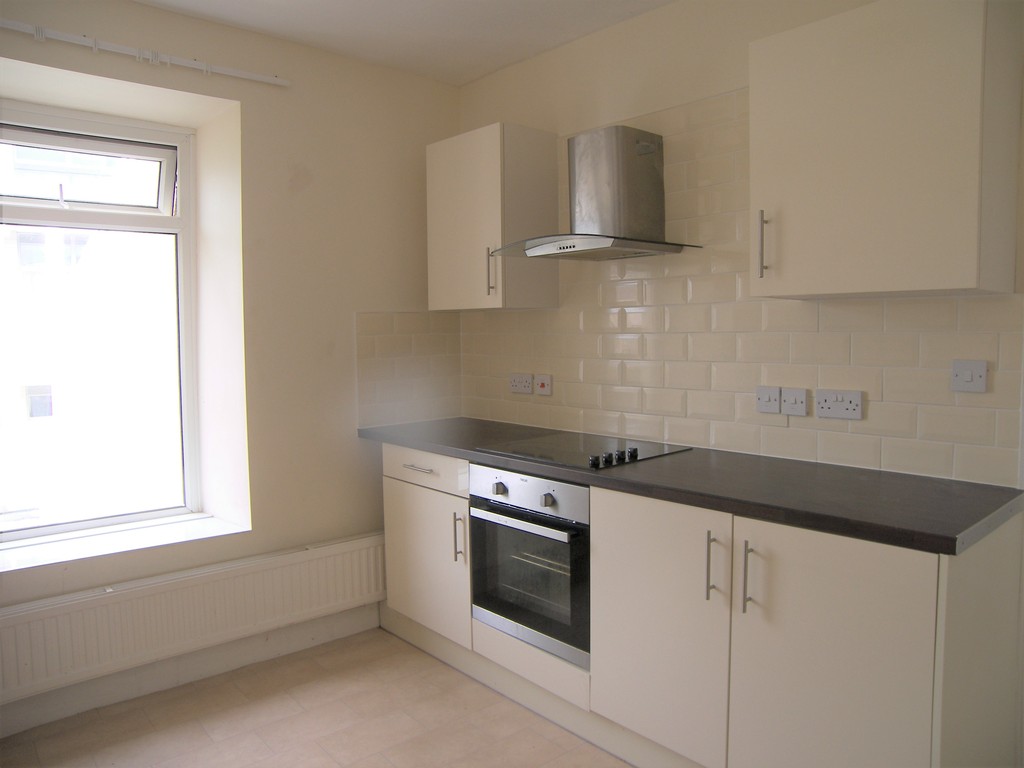2 bed flat to rent in Gnoll Park Road, Neath 4