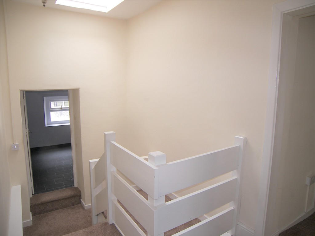 2 bed flat to rent in Gnoll Park Road, Neath  - Property Image 5
