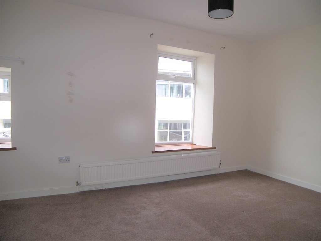2 bed flat to rent in Gnoll Park Road, Neath 9