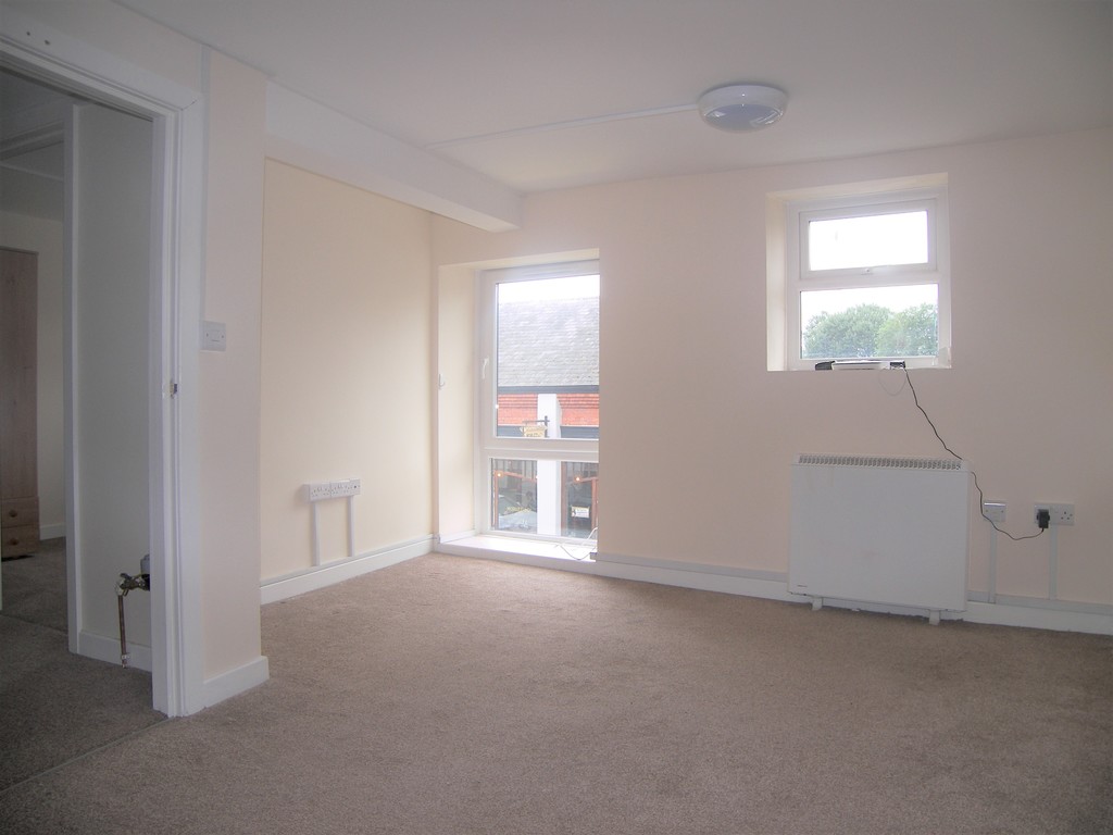 1 bed flat to rent in Croft Road, Neath 2