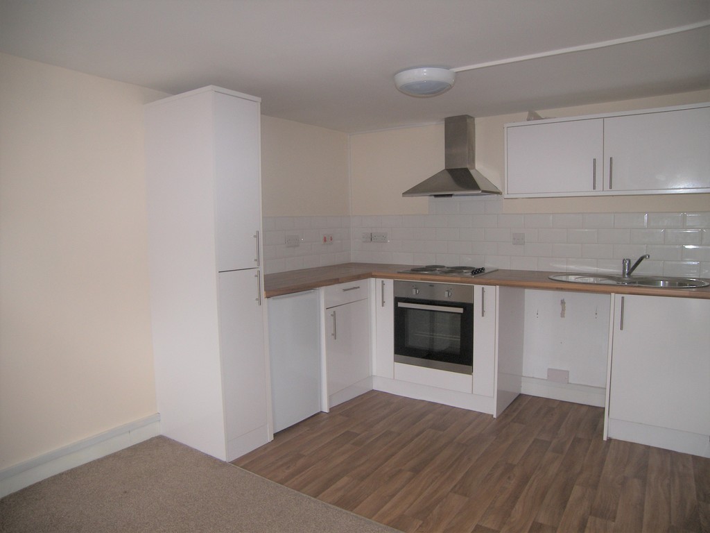 1 bed flat to rent in Croft Road, Neath 3