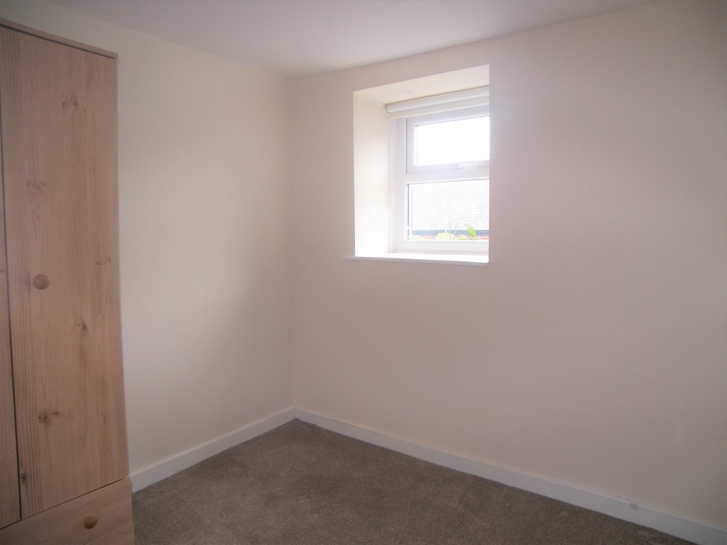 1 bed flat to rent in Croft Road, Neath 5