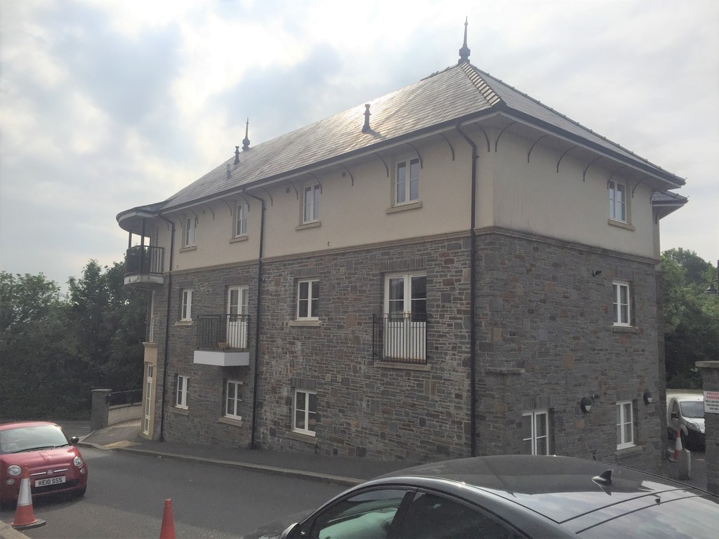 1 bed flat to rent in Crown Way, Llandarcy 2