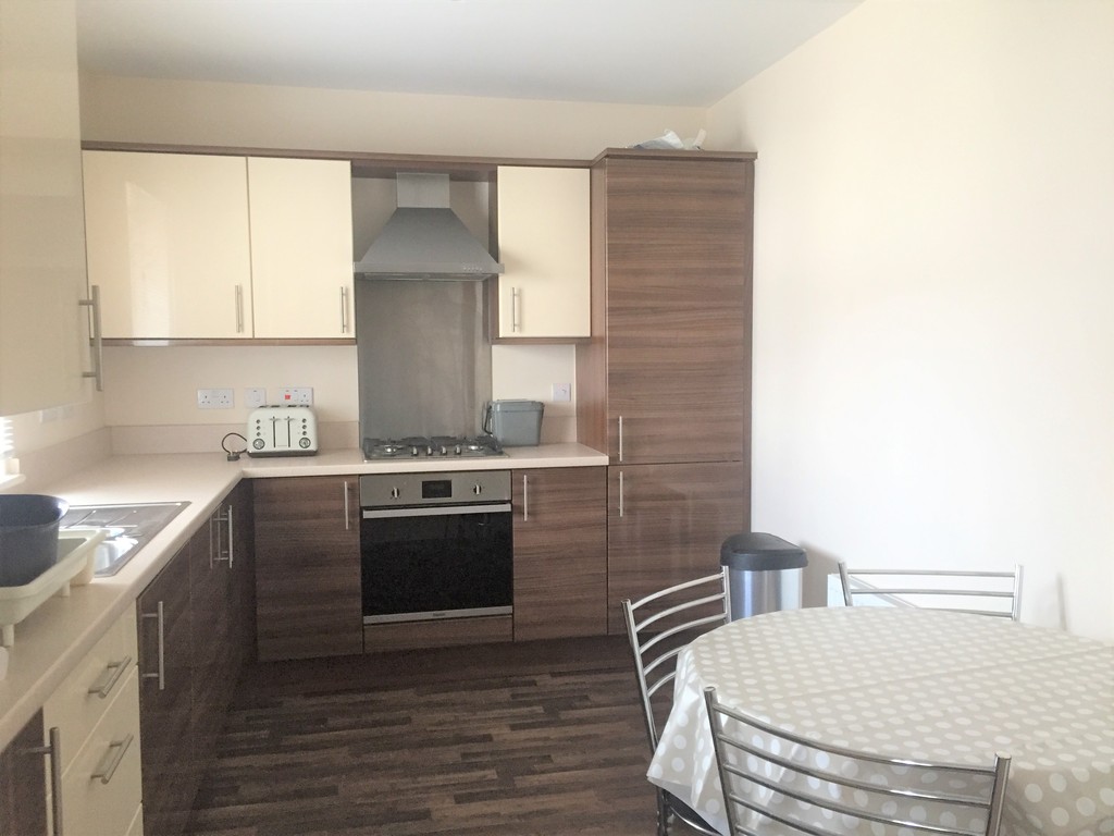 1 bed flat to rent in Crown Way, Llandarcy 3