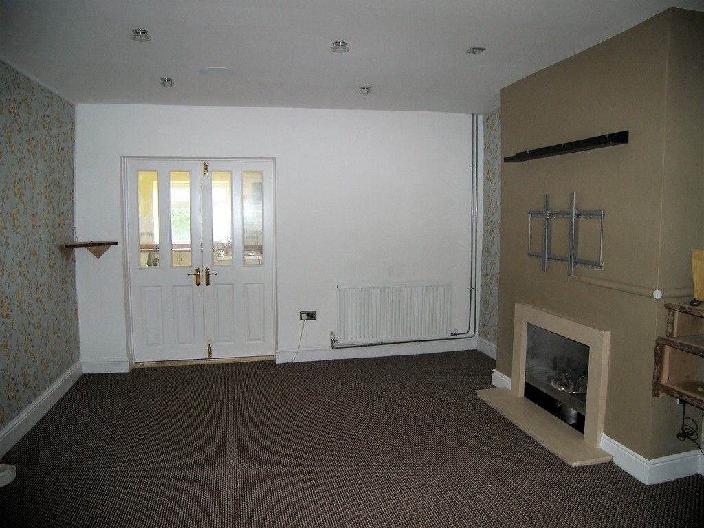 2 bed house to rent in Penrhiwtyn Street, Neath 3