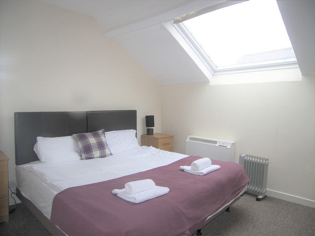 2 bed flat to rent  - Property Image 4