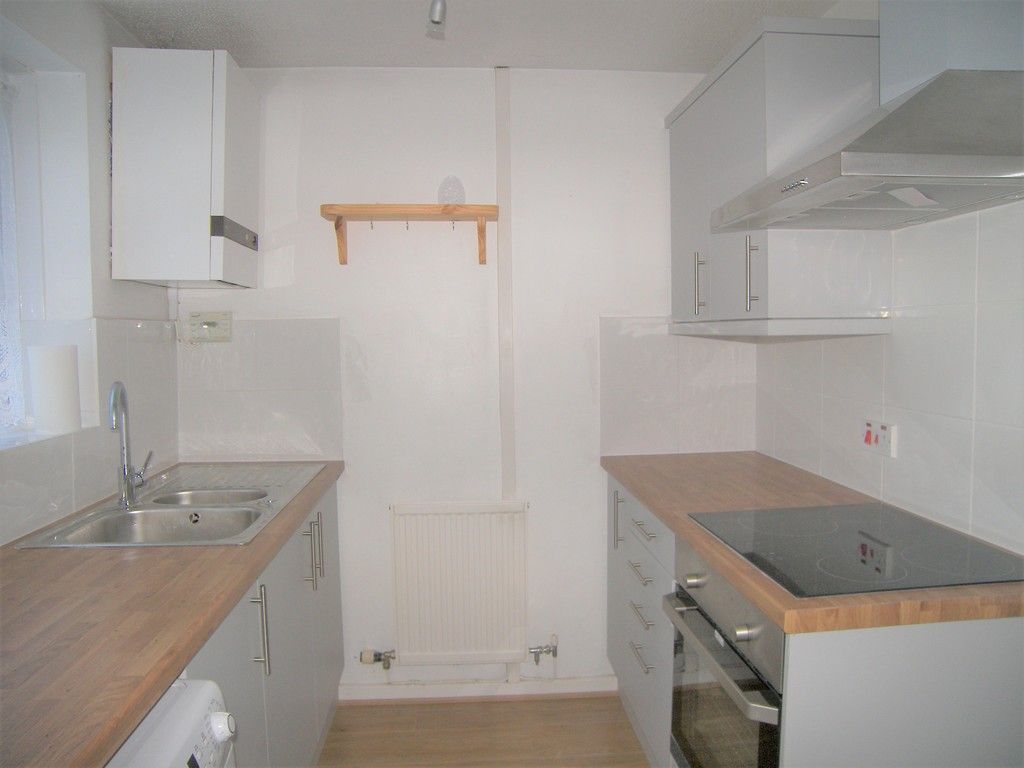 2 bed house to rent in Bronwydd, Birchgrove, Swansea 4