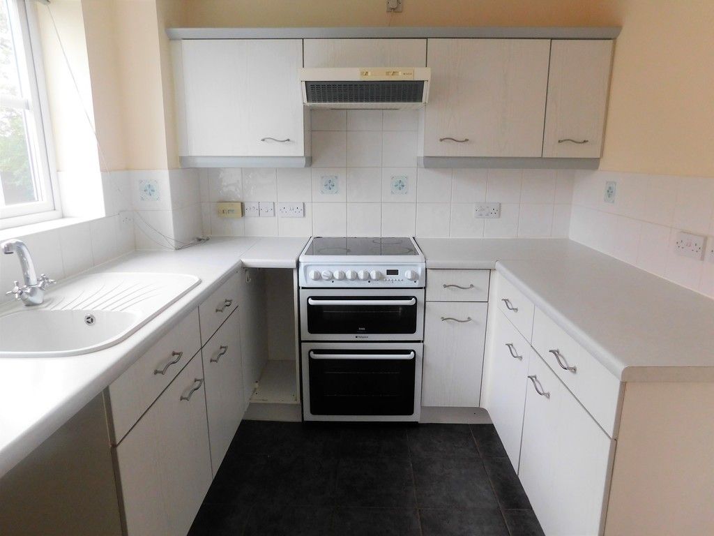 2 bed house to rent in Hunters Ridge, Tonna, Neath 3