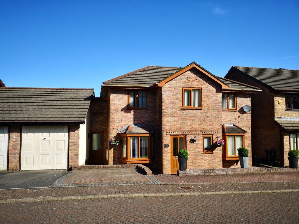 4 bed house for sale in Clos Caegwenith, Tonna, Neath  - Property Image 1