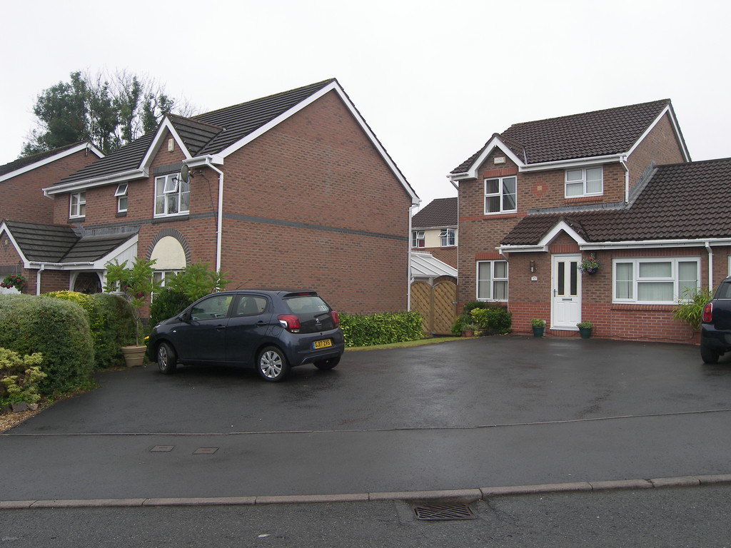 3 bed house to rent in Fernlea Park, Waunceirch, Neath 2