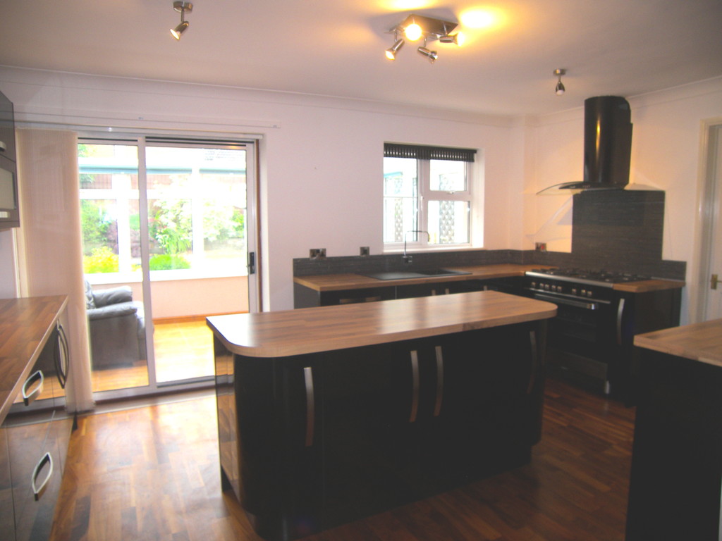 3 bed house to rent in Fernlea Park, Waunceirch, Neath  - Property Image 5