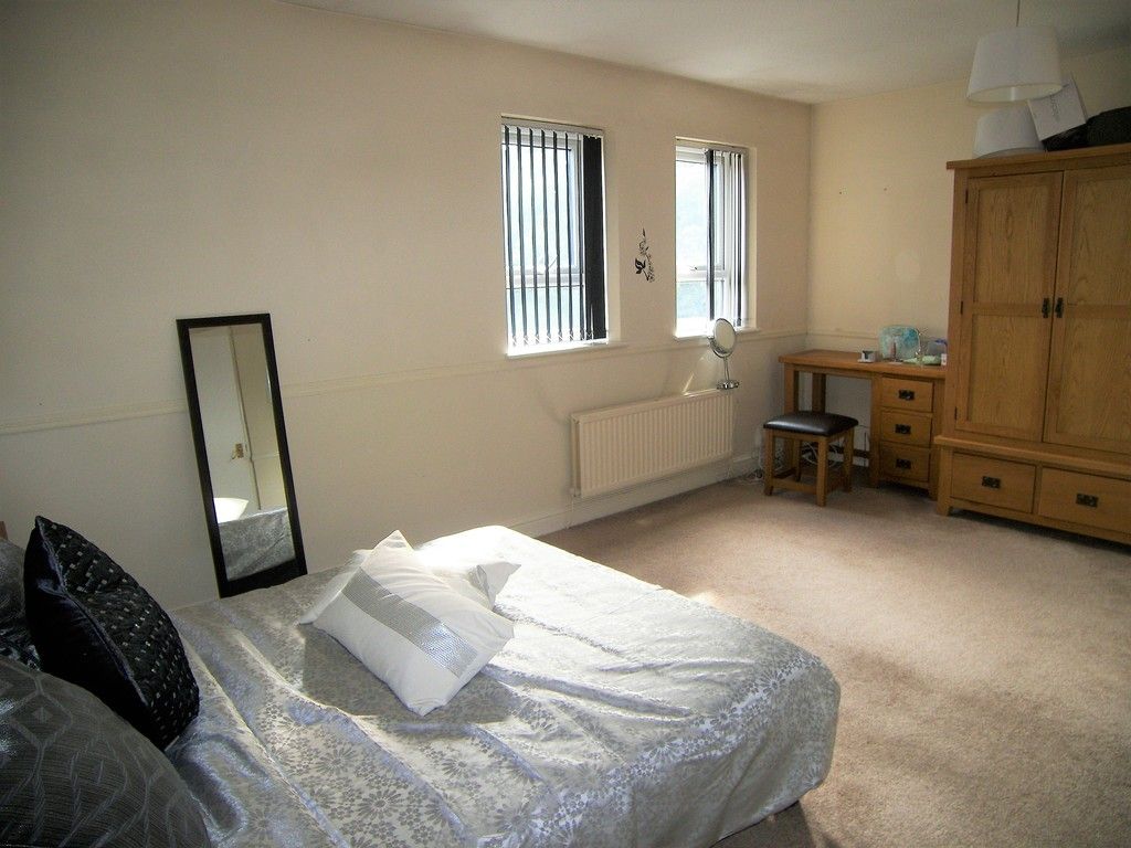 5 bed house to rent  - Property Image 6