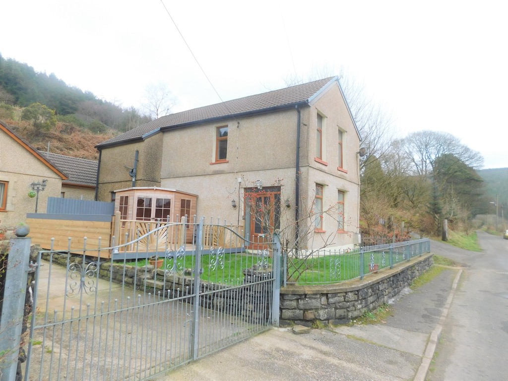 3 bed house to rent in Railway Terrace, Tonmawr, Port Talbot  - Property Image 1