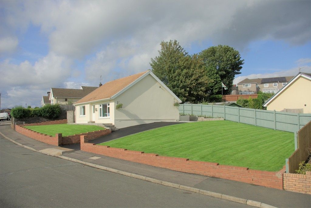 3 bed bungalow for sale in Glanbran Road, Birchgrove, Swansea - Property Image 1