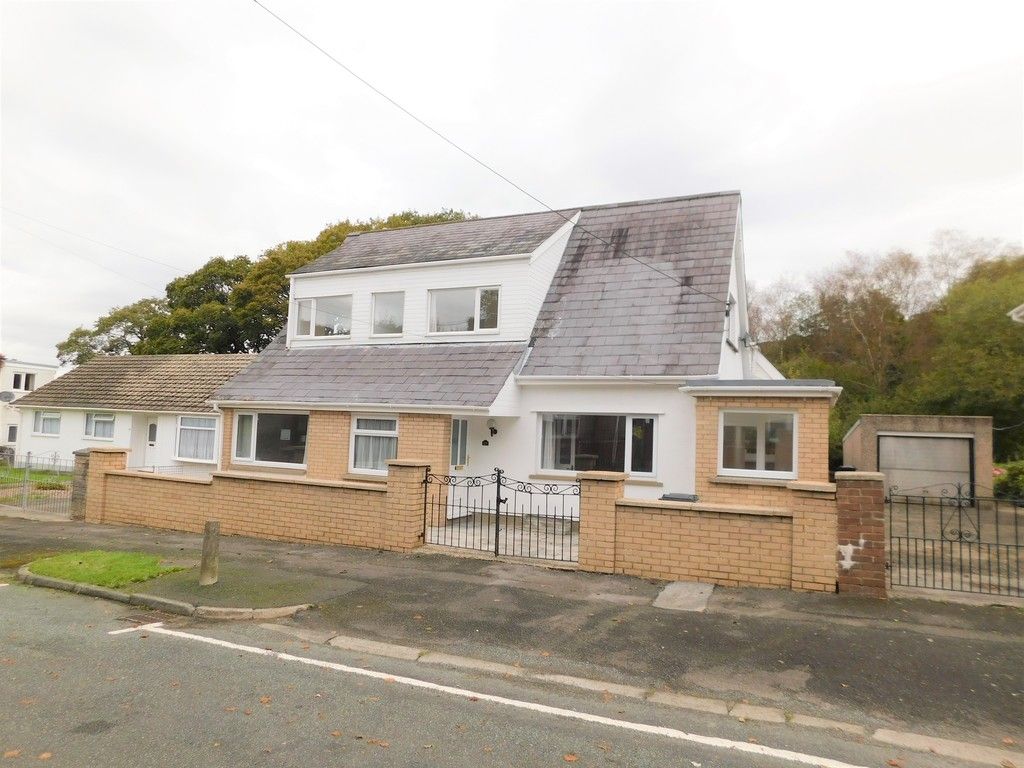 4 bed house for sale in School Road, Crynant, Neath - Property Image 1