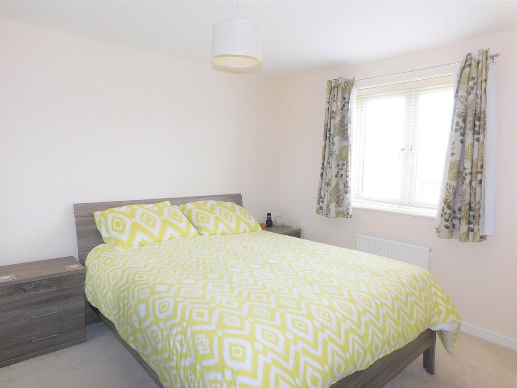 4 bed house for sale in Pen Y Graig, Llandarcy, Neath  - Property Image 11