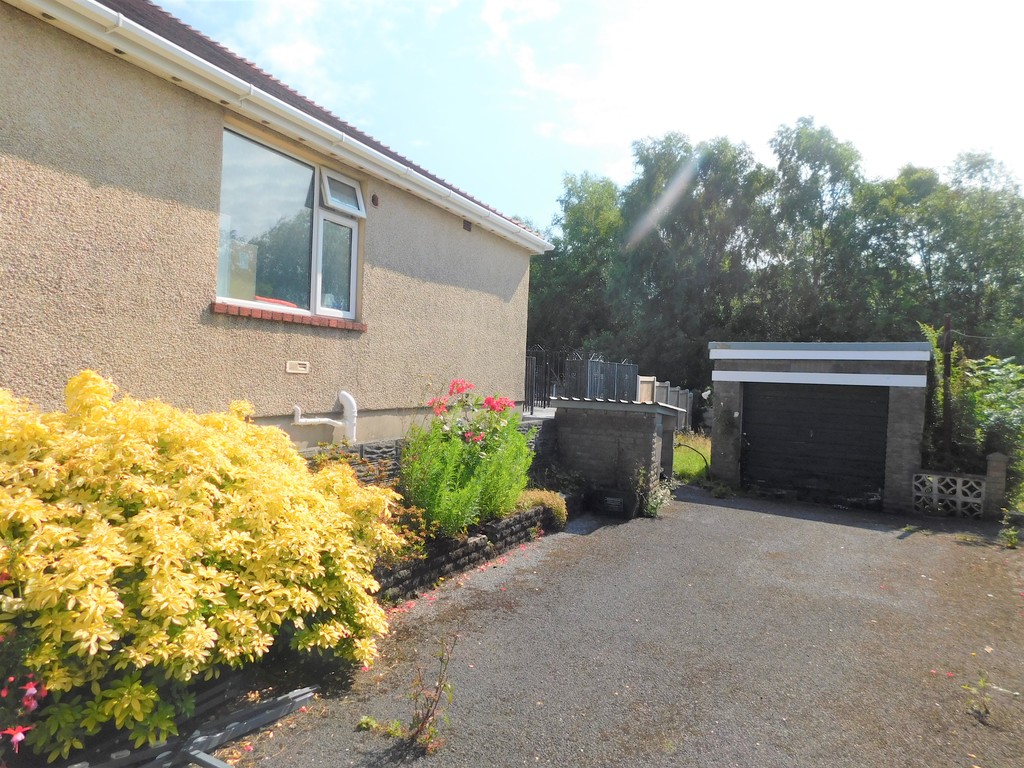 2 bed bungalow to rent in Compton Road, Neath  - Property Image 11