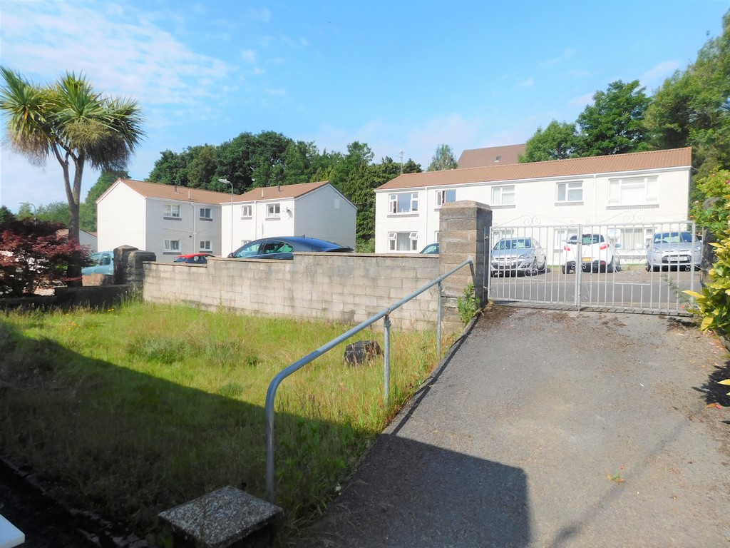 2 bed bungalow to rent in Compton Road, Neath  - Property Image 12
