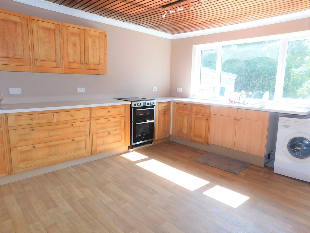 2 bed bungalow to rent in Compton Road, Neath  - Property Image 5