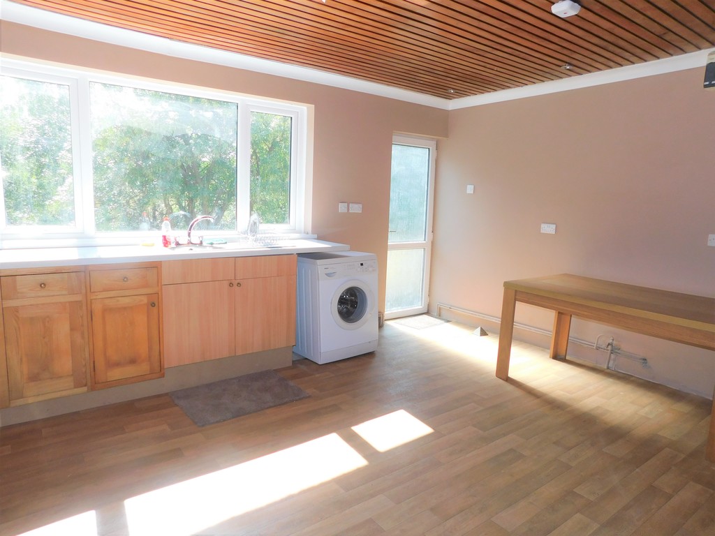 2 bed bungalow to rent in Compton Road, Neath  - Property Image 6