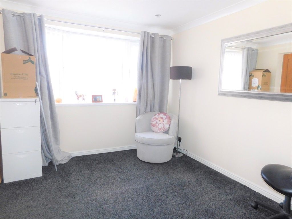 3 bed house for sale in Pant Bryn Isaf, Llwynhendy, Llanelli  - Property Image 14