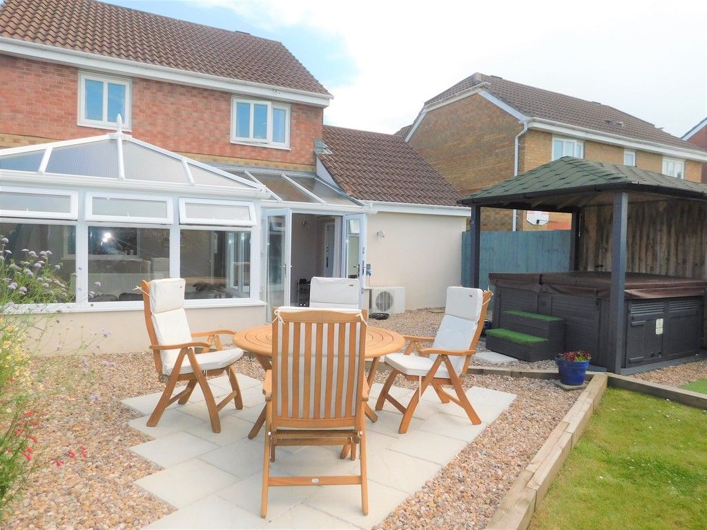 3 bed house for sale in Pant Bryn Isaf, Llwynhendy, Llanelli  - Property Image 28