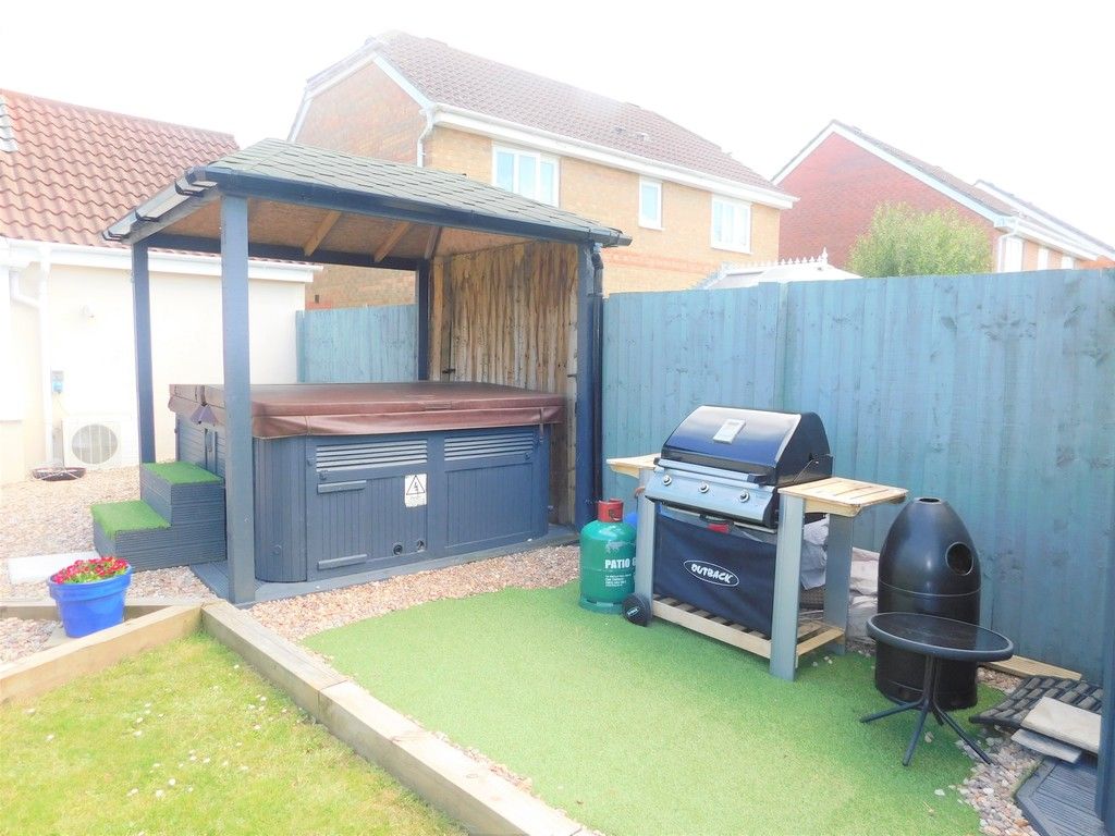 3 bed house for sale in Pant Bryn Isaf, Llwynhendy, Llanelli  - Property Image 29