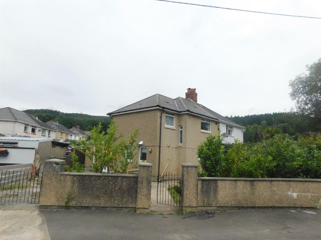 3 bed house for sale in Maes Y Pergwm, Glynneath, Neath - Property Image 1