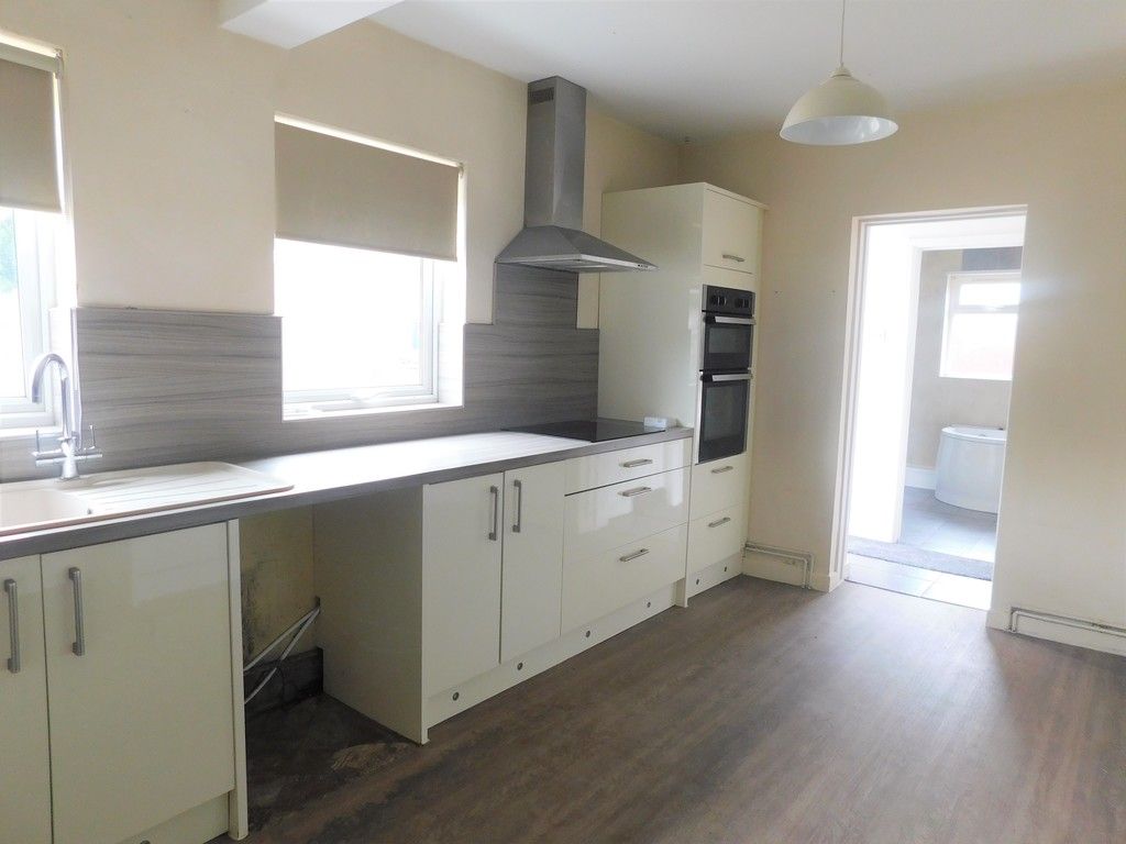 3 bed house for sale in Maes Y Pergwm, Glynneath, Neath 5