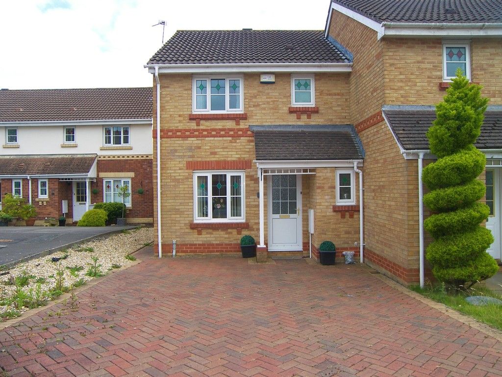 3 bed house for sale in Bryn Gorsedd, Bridgend 1