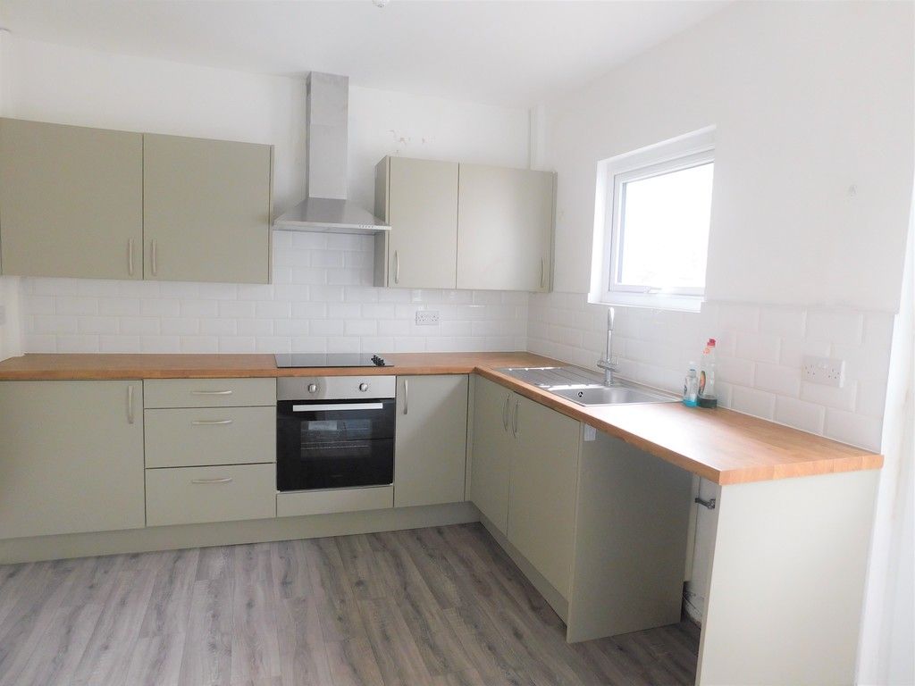 3 bed house to rent in Old Road, Neath 5