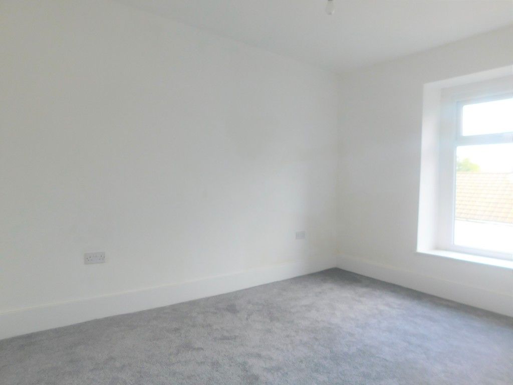 3 bed house to rent in Old Road, Neath 10