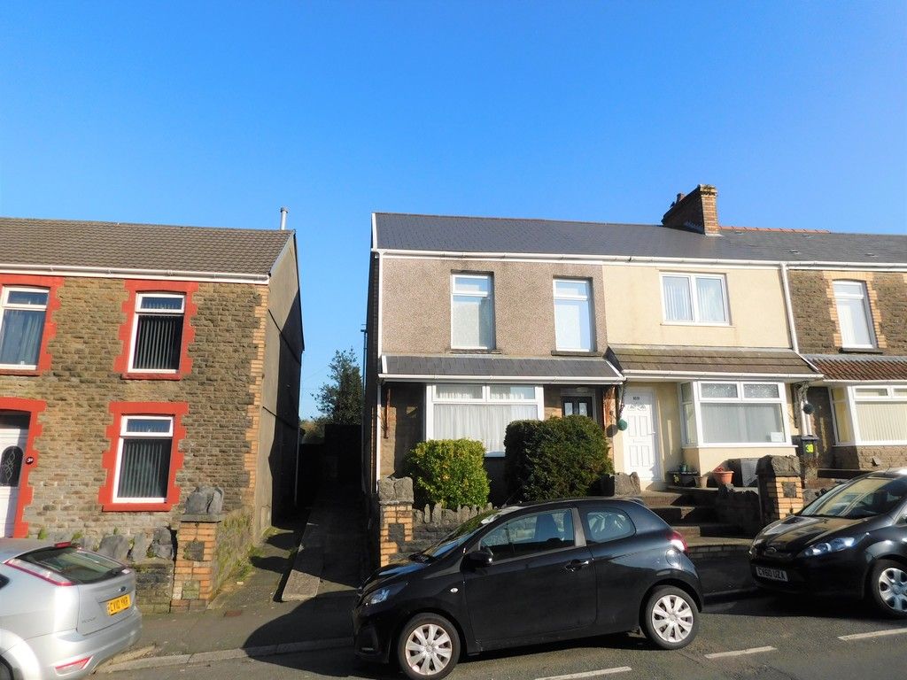 3 bed house for sale in Winifred Road, Neath 1