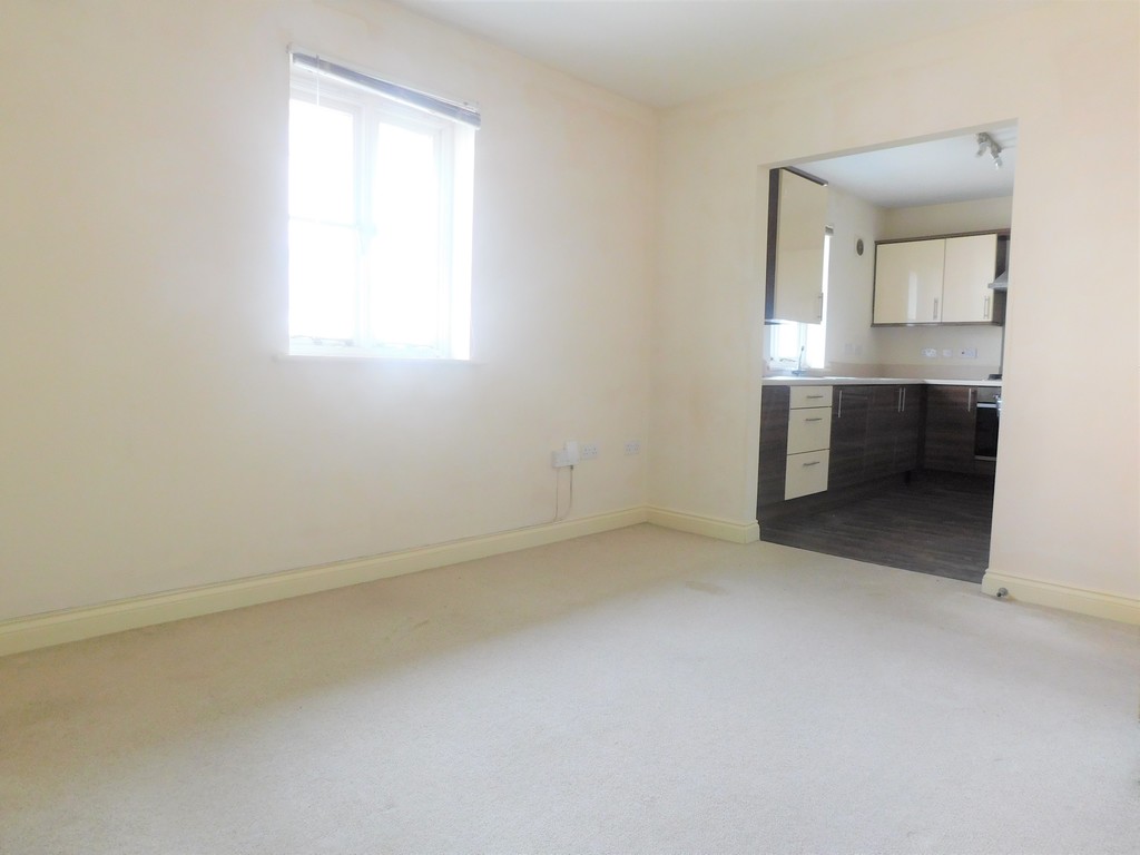 1 bed flat for sale in Crown Way, Llandarcy 3