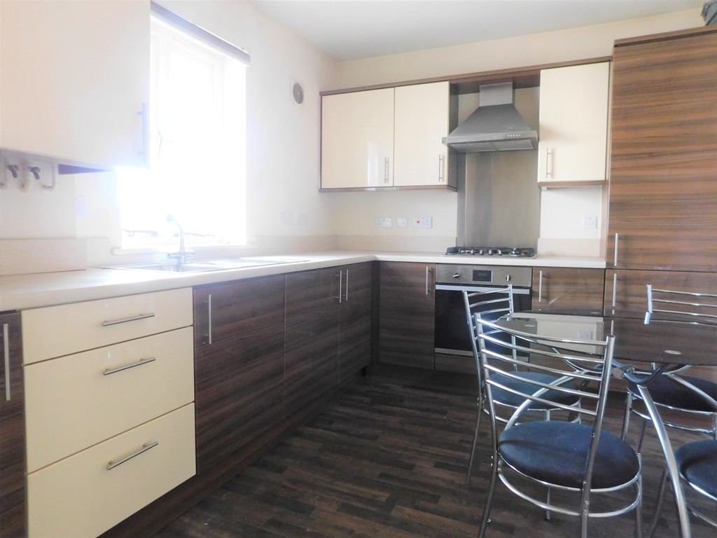 1 bed flat for sale in Crown Way, Llandarcy 4