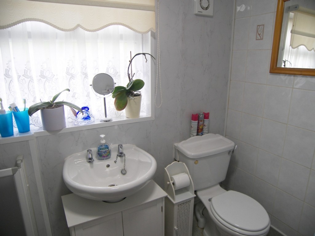 3 bed house for sale in Main Road, Crynant 5